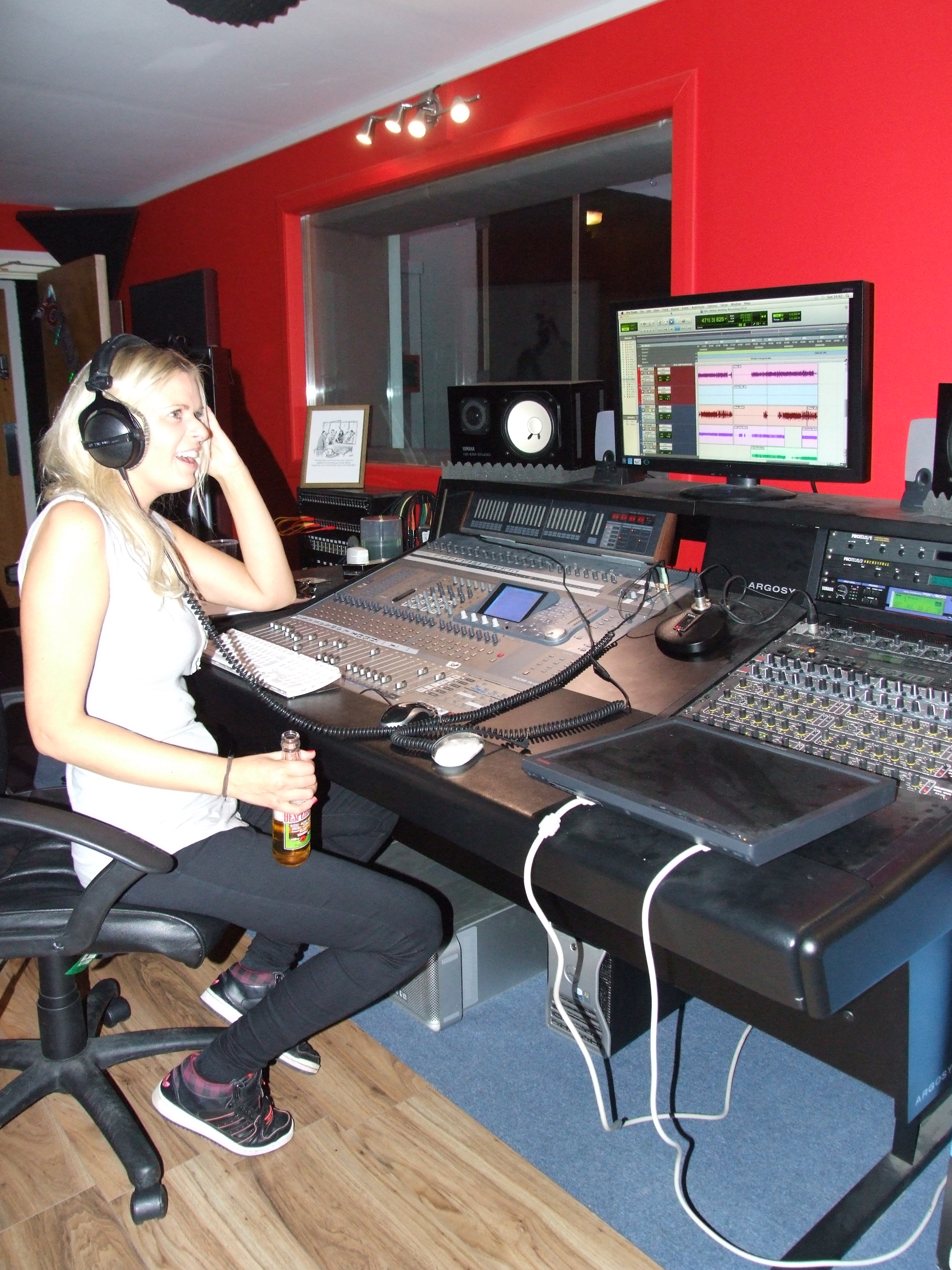 Image: https://drwatsonaudio.co.uk/helen.jpeg